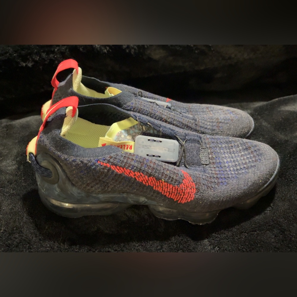 Nike Vapor Max Flyknit Sneakers in Blue and Red
